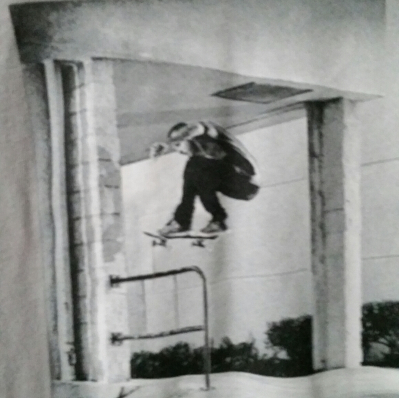 SOLD - VANS Off The Wall Men's Raglan Sleeve Top … - Picture 3 of 6